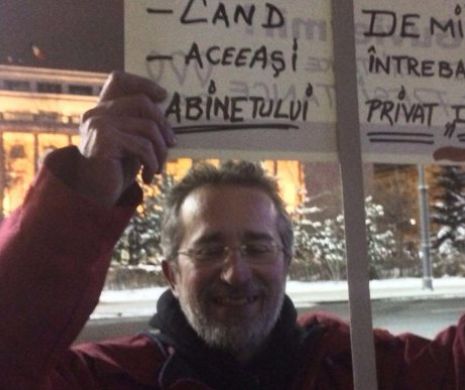 PROTESTE, a 11-a ZI. Primul protestatar a ajuns în Piața Victoriei  la ora 4.00 dimineața. Mesajele incredibile de pe pancartele acestuia