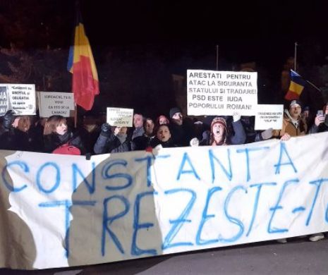 PROTESTE. SUTE DE OAMENI MANIFESTEAZĂ la Constanța. Numărul este în CREȘTERE