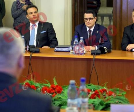 Şedinţă în urma protestelor. Ministrul de interne şi şeful SRI, audiaţi