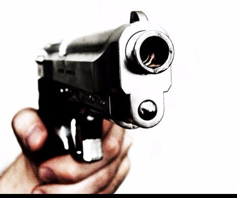 TĂLHARI ÎNARMAŢI în Satu Mare. I-au pus pistolul la tâmplă. Ce spune Poliţia despre asta