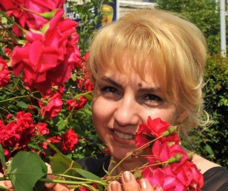 Anișoara din Pitești, ziua tratează copii autiști prin meloterapie, seara distrează petrecăreții din cârciumi
