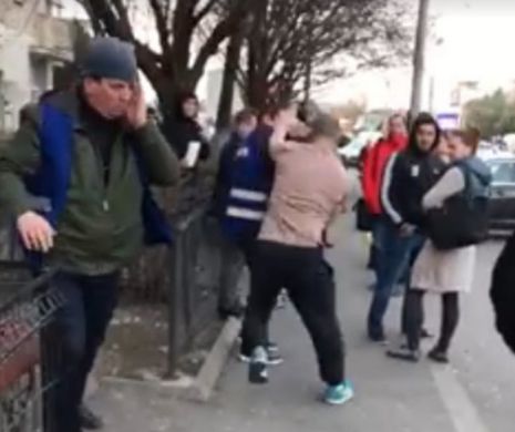 BĂTAIE în stație RATB! Controlori LUAȚI la PUMNI de un tată cu o FIZIONOMIE de CULTURIST. Ce a pățit LUPTĂTORUL | VIDEO