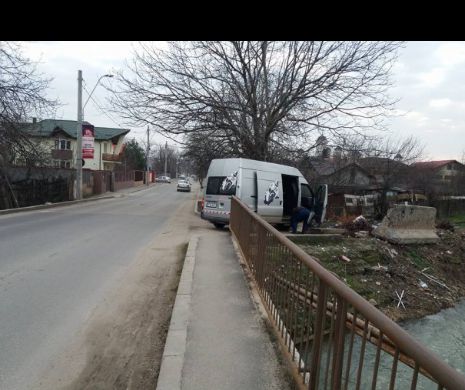 FLAGRANT!  Cum se aruncă gunoaiele la drumul mare