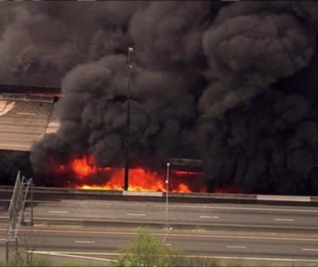 INCENDIU PE AUTOSTRADĂ! O parte din şosea s-a prăbuşit! VIDEO
