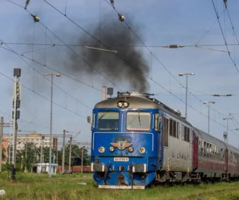 O bătrână de 70 de ani s-a aruncat în faţa trenului