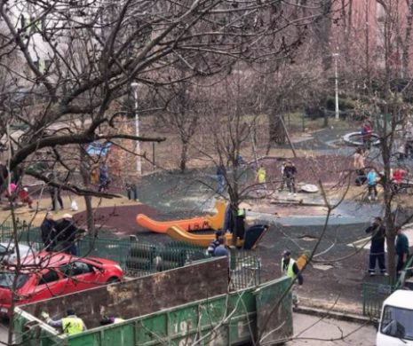 Protest în urma demolării unui parc de joacă din sectorul 3: „Vrem parc, nu beton!”