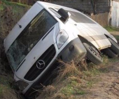 Sibiu. Accident de microbuz cu fugă de la locul faptei