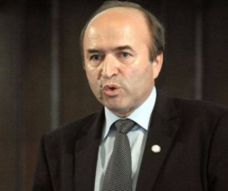 Tudorel Toader a răspuns la întrebarea pe care o aștepta toată lumea: "Nu aş fi dat OUG 13 la 11 noaptea"