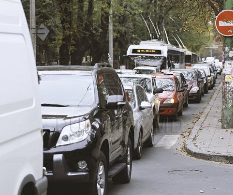 VIRAL! Imaginea ZILEI vine de peste Prut! A BLOCAT traficul în CENTRUL orașului cu gestul său