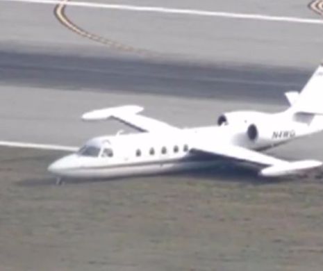 Clipe de GROAZĂ! Un avion a rămas fără o roată. Totul a fost filmat - VIDEO