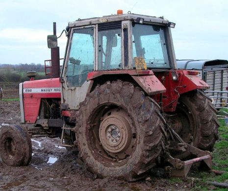 Conducerea tractorului fără permis nu este infracţiune