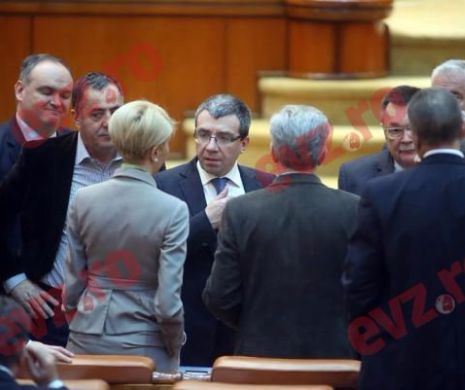 Cum vor să se reformeze PNL și USR după un model copiat de la UDMR - Exclusiv
