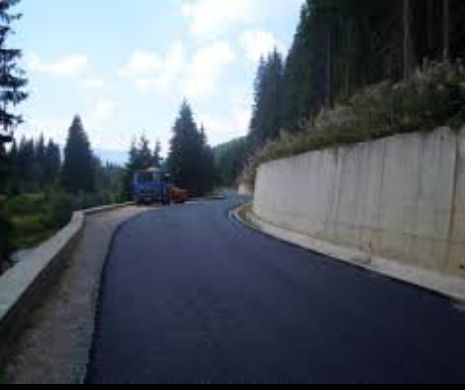 ”Drumul lui Boc” face primele victime. Doi diriginți de șantier puși sub acuzare de DNA