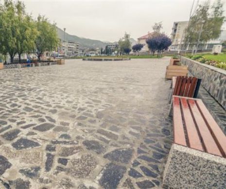 EXISTĂ în România. Orașul cu drumuri de LUX! "Orice PIATRĂ conține AUR"