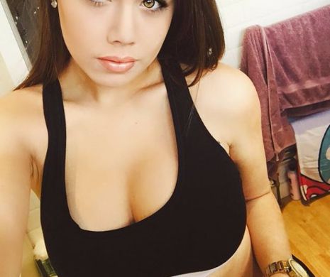 Fotbalistul care si-a parasit iubita gravida pentru o "bomba sexy" de 18 ani, pe care o angajase sa aiba grija de cainele lui