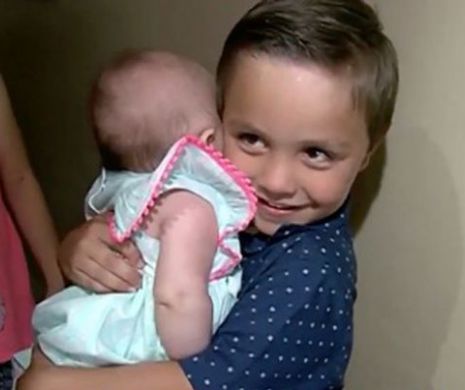 „Mami a murit la duş. Poţi să ai grijă de noi?” Cum i-a salvat un băiețel viața mamei sale