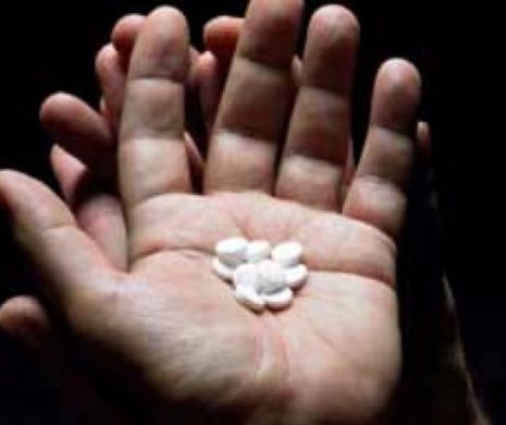 O elevă din IAŞI a vrut să se SINUCIDĂ!