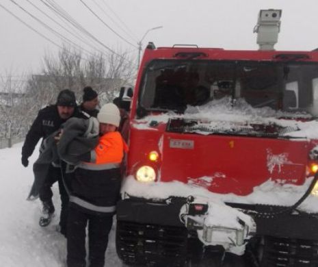 O femeie din IAŞI a NĂSCUT de două ori în AMBULANŢĂ. Află care este POVESTEA ei