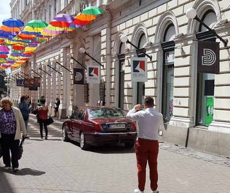 Poza zilei. De ce a intrat un clujean cu bolidul pe pietonala din centrul Timișoarei