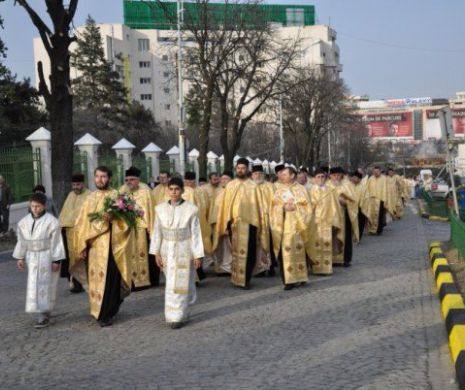 PROCESIUNEA RELIGIOASĂ de Florii dă peste cap TRAFICUL din Capitală