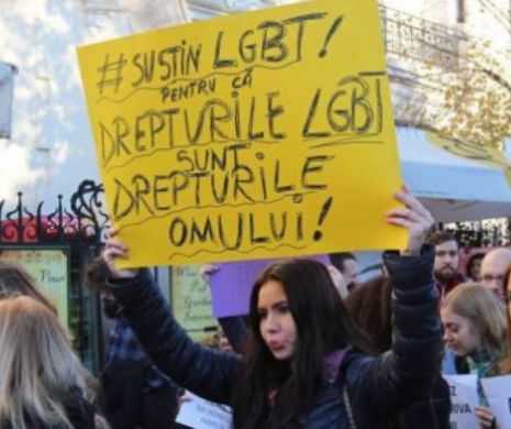 Protest al homosexualilot în fața sediului PSD din București