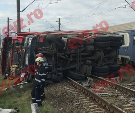 Un șofer inconștient a intrat cu basculanta pe calea ferată. A urmat o tragedie