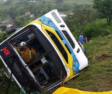 Accident cu AUTOBUZ ȘCOLAR. 29 de copii au murit