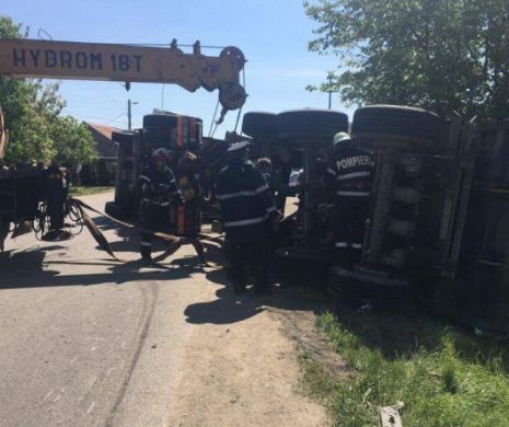 Camion cu pietriş, răsturnat peste o fetiţă de un an şi patru luni