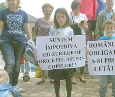 Cazul doctoriței căreia Finlanda i-a luat copiii. Românii au ieșit în stradă pentru a o susține pe Camelia Smicală