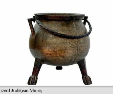 Cel mai bine conservat VAS MEDIEVAL DE BRONZ cu trei picioare! Aflați unde puteți admira această bijuterie