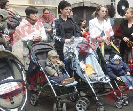 Concediile de creştere a copilului, prea scumpe pentru stat