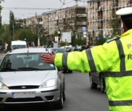 De ce polițiștii, care te opresc în trafic, obișnuiesc să atingă farurile mașinii! Explicația este neașteptată