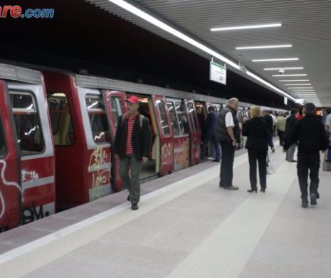 INCIDENT LA METROU. O tânără a leșinat și a căzut de pe peron între șine - VIDEO