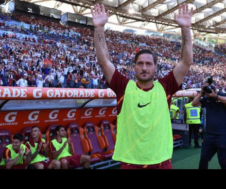 MOMENTE EMOȚIONANTE în capitala Italiei. LEGENDARUL Francesco Totti s-a retras de la AS Roma. 72.000 de spectatori au PLÂNS la despărțitea de mare mijlocaș