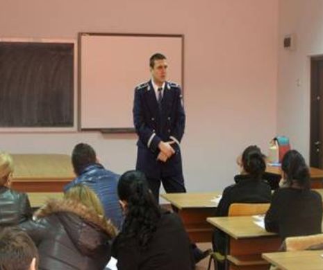 Număr RECORD de ELEVI CHIULANGII. Poliția PATRULEAZĂ în jurul ȘCOLILOR. Topul INFRACȚIUNILOR comise în unitățile de învățământ