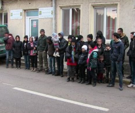 O familie de afgani, cu copii de grădiniță, oprită la frontiera cu Serbia
