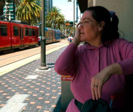 O femeie din America s-a căsătorit cu o gară de tren. Pasiunea din cuplu nu a dispărut nici după șase ani de relație. Galerie Foto! Video!
