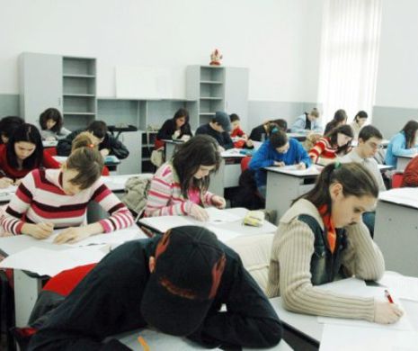 REVOLTĂTOR! Un elev, pus să stea 4 ore pe hol, în timpul orelor de curs. Motivul pentru care profesorii au luat această decizie