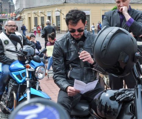 Ritual civic inventat de bibliotecari: CONCENTRICA. De două ori pe an oamenii ies 
n stradă, stau în cerc și citesc o carte complet I FOTO