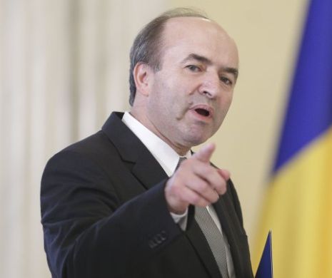 Tudorel Toader ISTERIZEAZĂ PSD. Ministrul Justiţiei VREA ca Monica Macovei să INTRE în CĂRŢILE de ISTORIE!