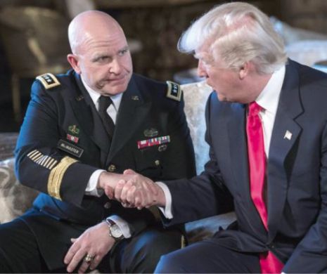 Video (în text) devenit viral cu Trump "smulgând" mâiniile oaspeţilor