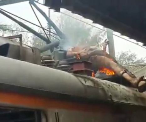 A MURIT electrocutat pe acoperişul unui TREN