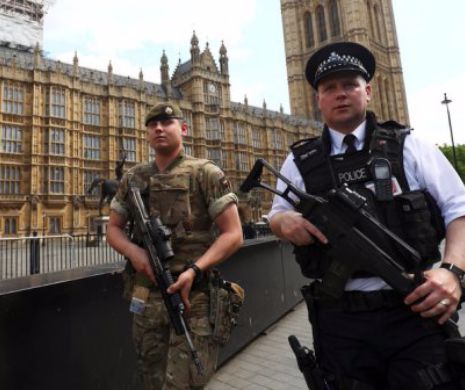 Bărbat, ARESTAT lângă PARLAMENTUL britanic, cu un CUȚIT asupra sa