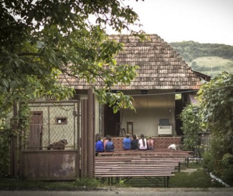 Cultură'n Șură. Caravana teatrală care străbate satele a ajuns la ediția V