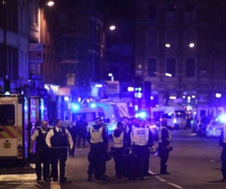 Imaginea din timpul ATACURILOR de la Londra care s-a VIRALIZAT.  Toți îl consideră acum...„SIMBOLUL” orașului pe acest tânăr - Foto în articol