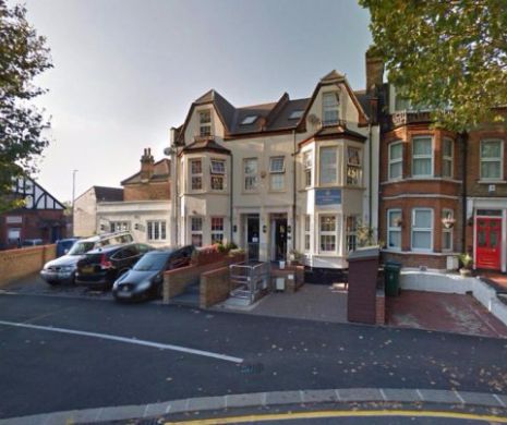 Londra: O educatoare de grădiniță ÎNJUNGHIATĂ de trei fete care strigau „Allah, Allah!”