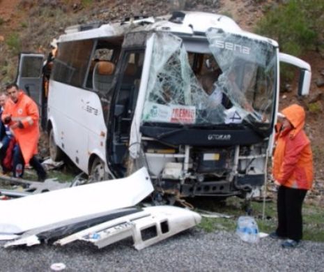 Un ACCIDENT groaznic s-a soldat cu 10 MORŢI