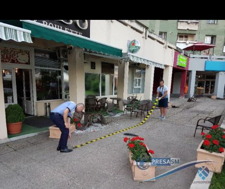 Un şofer NERVOS din Satu Mare a intrat cu MAŞINA pe terasa unui Casino