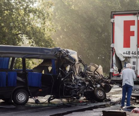 ACCIDENT rutier în UNGARIA, soldat cu moartea a trei ROMÂNI și rănirea altor 6