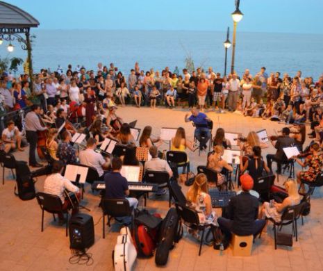 Aplauze și tango sub clar de lună, pe malul mării, la Sunset Sea-mphony